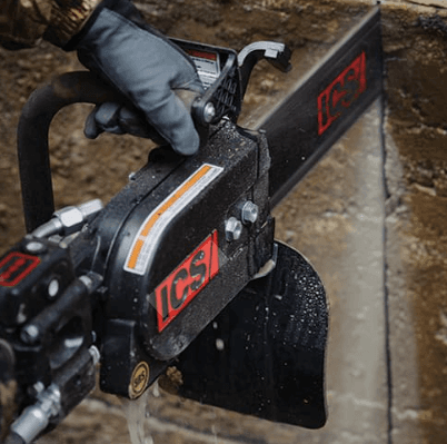 Hydraulic diamond chainsaw used for professional concrete cutting